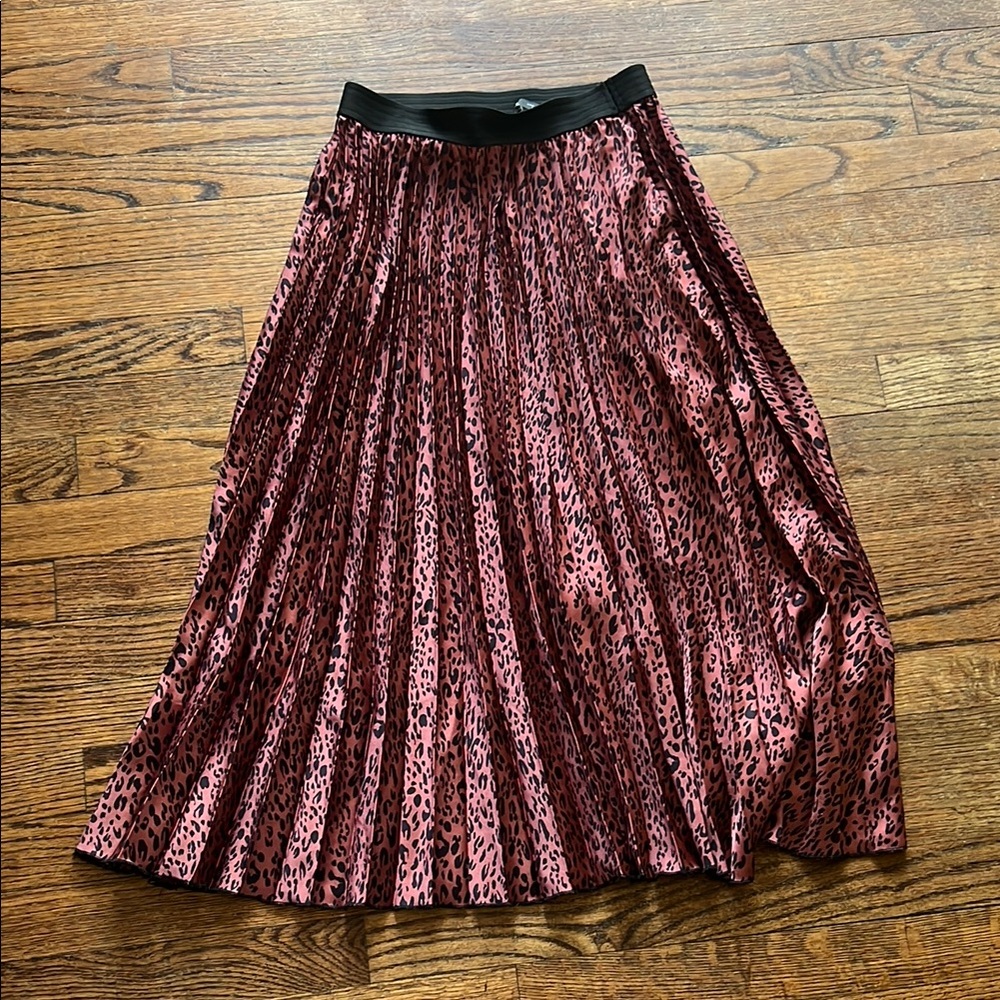 Leopard Print Pleated Skirt